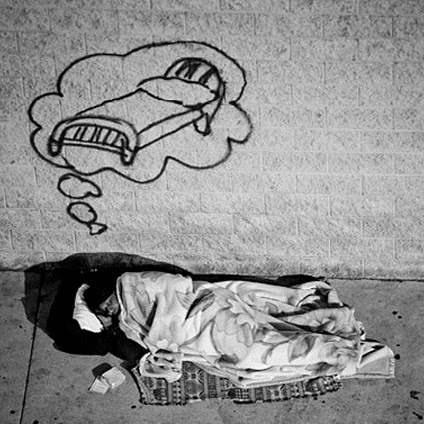 Soñando con dormir en el lugar donde tú sueñas (Autor: Artista callejero Skid Robot.)