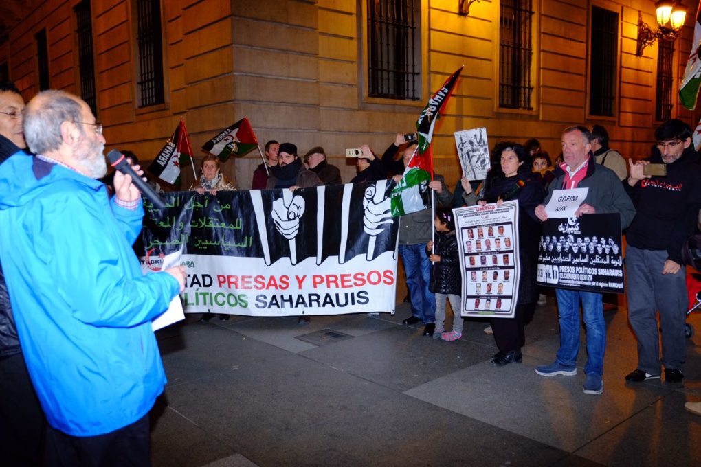 Concentración en Santander reclamando la libertad de los presos del Campamento Gdeim Izik.