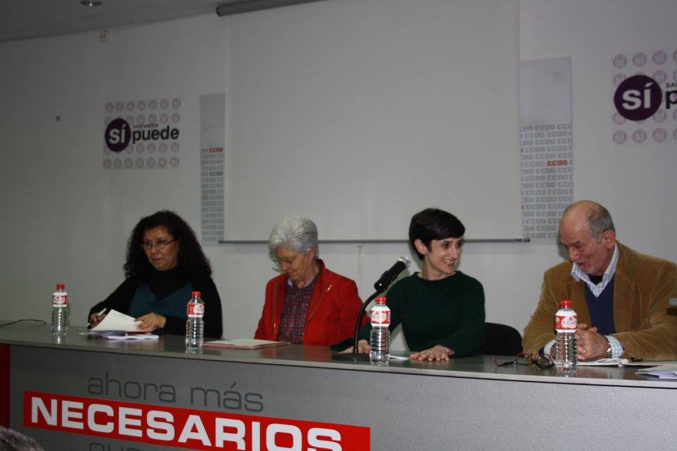 Susana Ruiz (Santander Sí Puede) con los miembros de las asociaciones que les han brindado su apoyo, en un acto sobre la trata de blancas el pasado viernes.