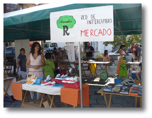 Uno de los mercados organizados por la red El Roble