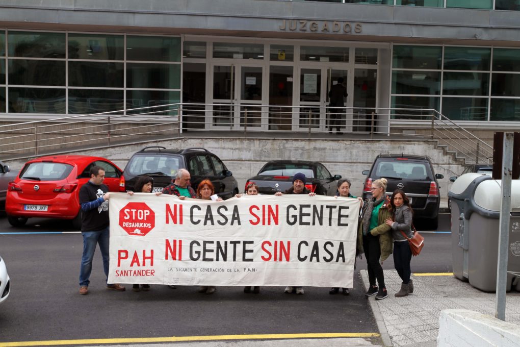 Recientemente la PAH de Santander ha iniciado una acción en los juzgados que pedía la paralización de los desahucios.