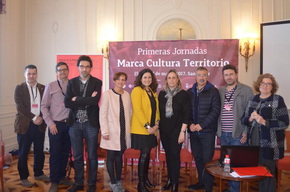 Participantes en una de las mesas redondas de las jornadas de PECCA