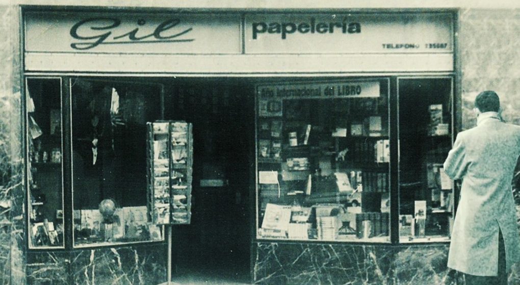 La primera librería y papelería Gil en Santander, en 1967.