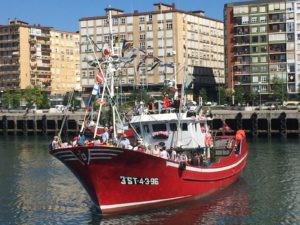 Los barcos engalanados en el Barrio Pesquero || Foto: Carmen Soto