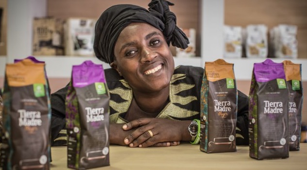 Oxfam lleva su café y ropa de comercio justo Escenario Market - El Faradio Periodismo que cuenta