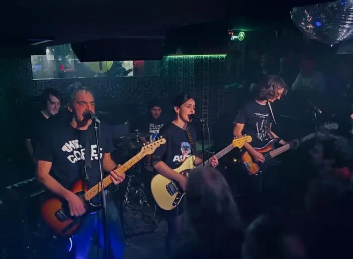 Kokoshca levant&aacute;ndo al p&uacute;blico del Ni&aacute;gara. Fotograf&iacute;a: Julia Bermejo