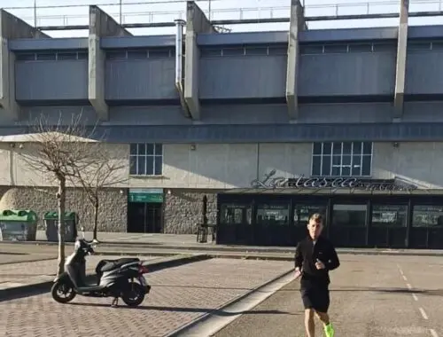 Adri&aacute;n Hinojosa